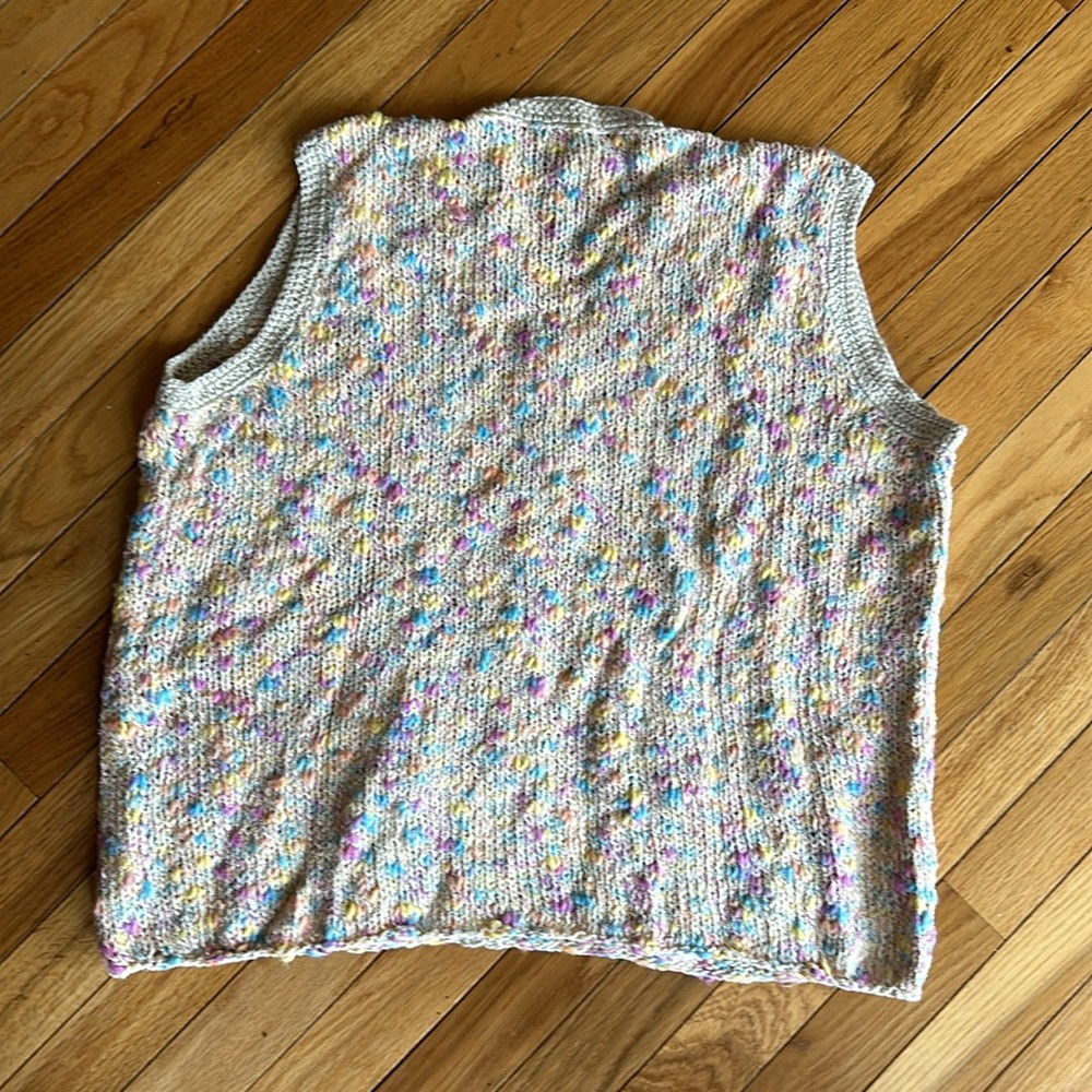 Spring Time/Easter Knit Vest Size Medium - image 6